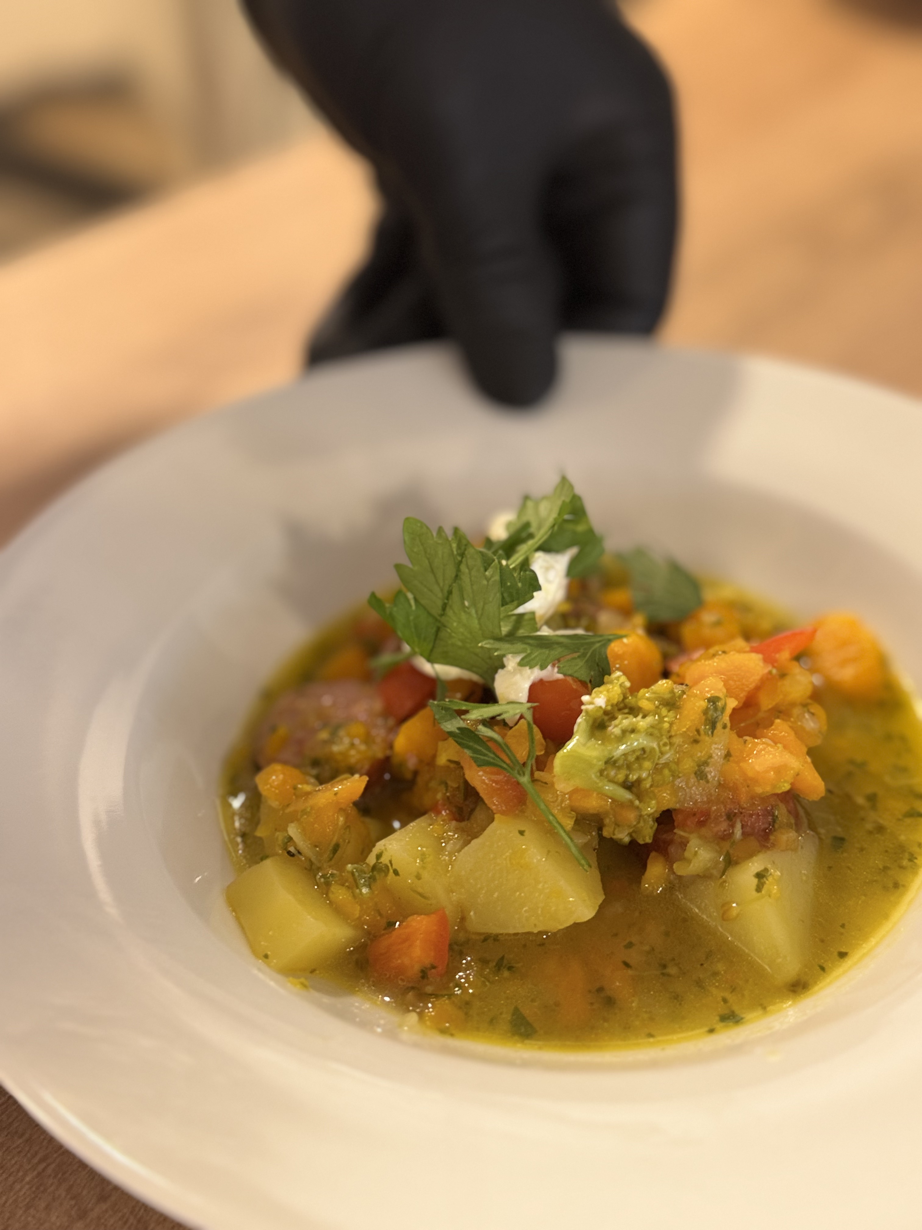 Frisch zubereitetes Essen bei InselCare Norderney – mit Herz dabei